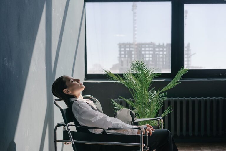 Mindful Breaks You Can Take in Five Minutes